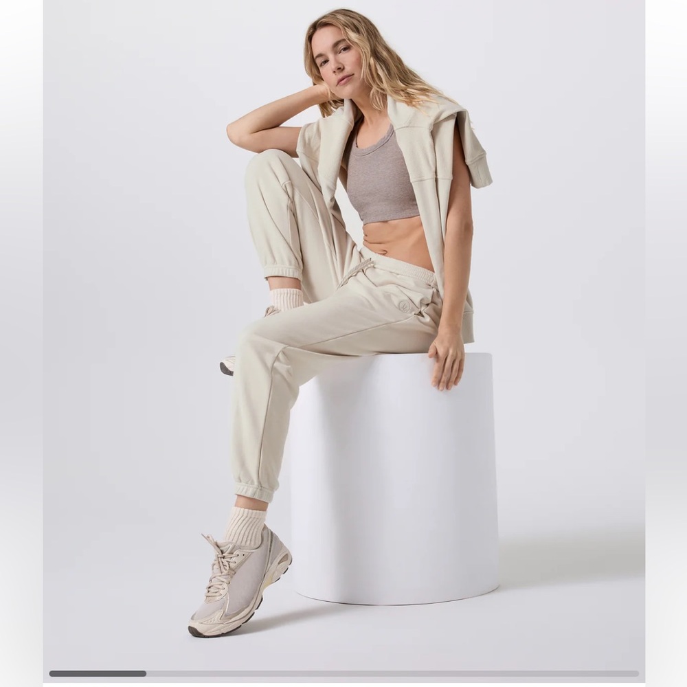 Set! Vuori Cream Zip-Up Jacket & sweatpants